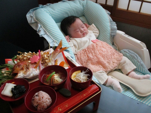 忙しいパパママへ‼ お宮参りとお食い初めは一緒？別？